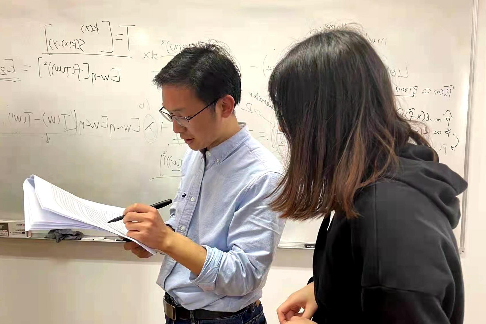 一支粉笔一个板擦一面黑板用数字记录人生——记我校数学学院副教授闫亮